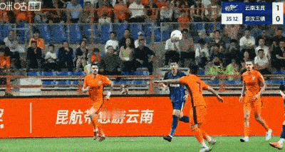 罗竞时隔5年再次轰出世界波，江苏球迷看了泪流满面。
中超第21轮，在云南玉昆与武
