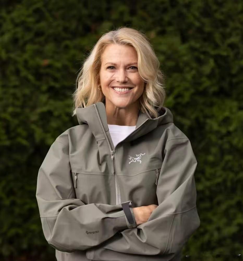 刚刷到始祖鸟官宣的新任命消息，请来Avery Baker担任首任首席品牌官，负责