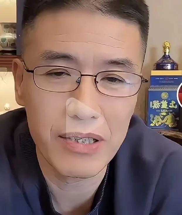 严重怀疑这一家是在溜粉丝。
天天这点儿破事儿没完没了。
最后的结果估计都是合家欢