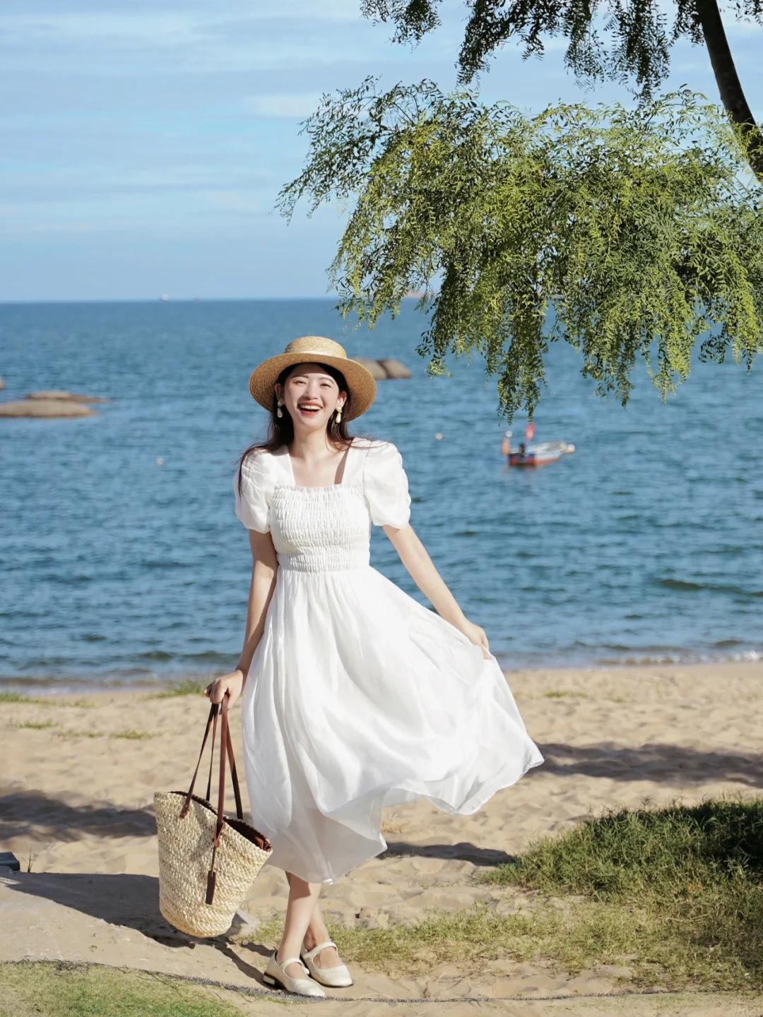 #夏日生活打卡季#👗仙气飘飘的白色连衣裙，是夏日里最温柔的告白！纯净无瑕，如同