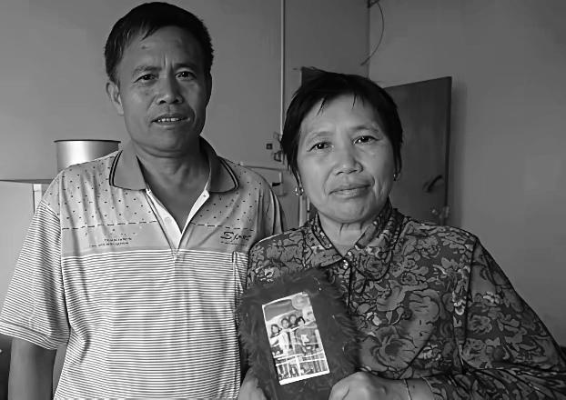 1999年，李享知刚再婚，日子紧巴巴。清明那天他干完活回家，一推门傻眼了：前妻她