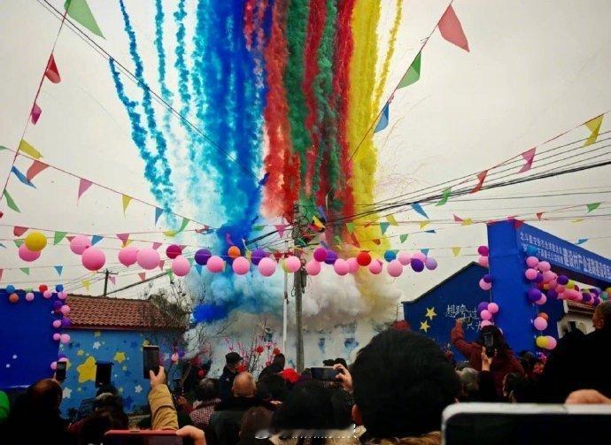 张杰歌迷会为四川一村庄出资修路追星天花板！张杰歌迷会出资修路，双向奔赴太好哭了?