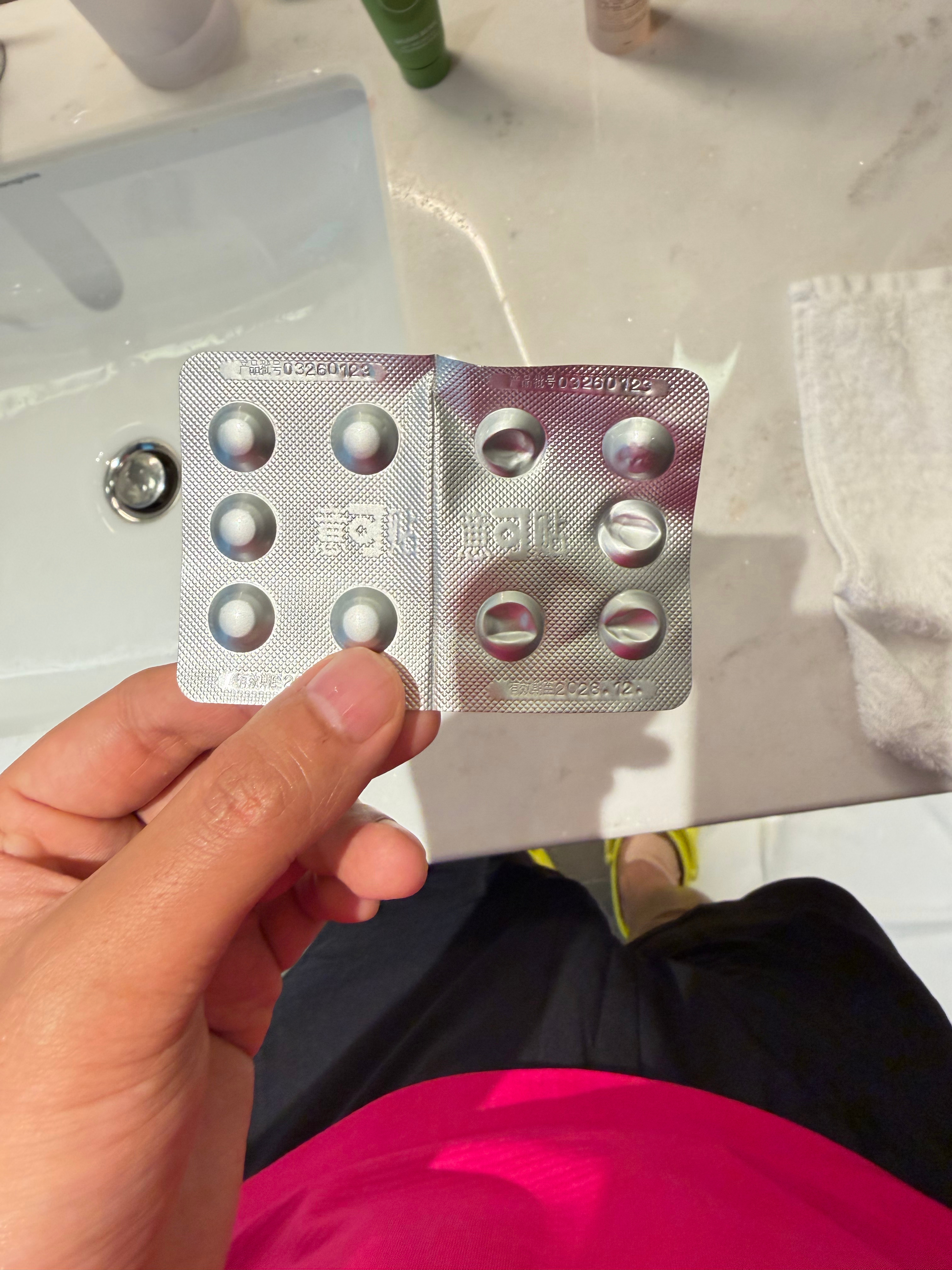 这是我用过最好用的口腔溃疡贴。前几天长了巨大的口腔溃疡，现在就还剩下一点点🤏 