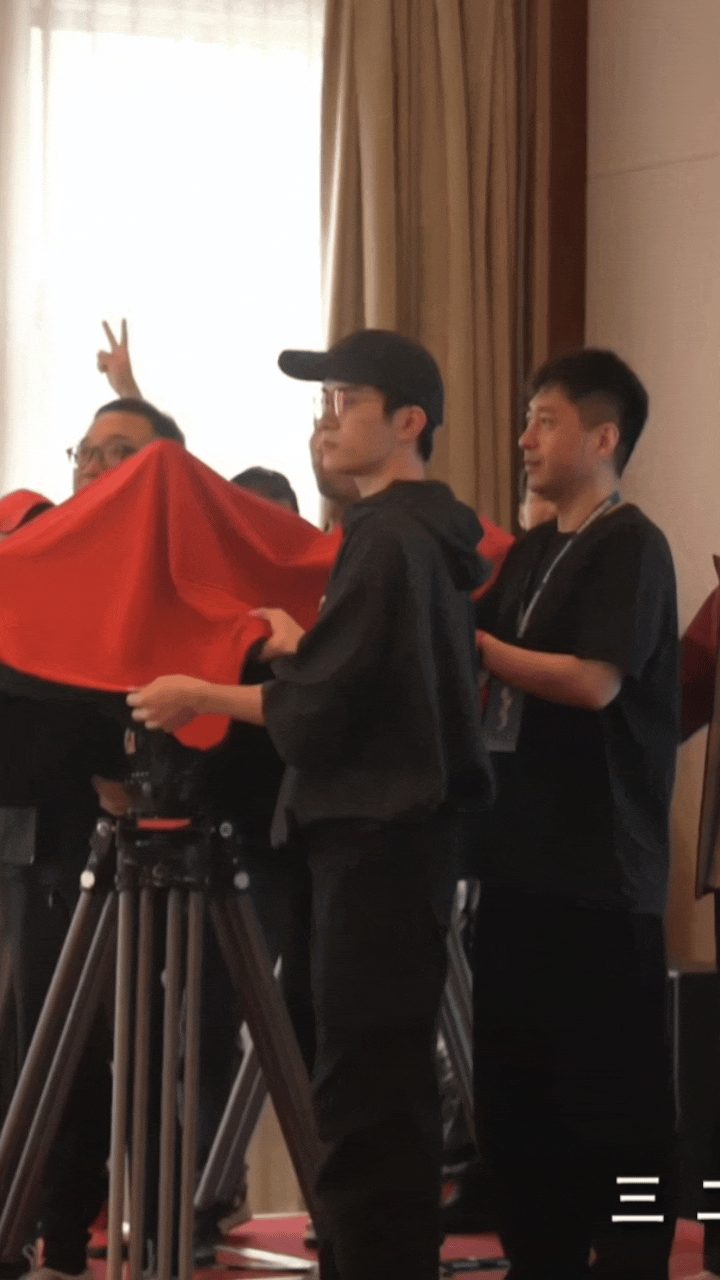 是一套衣服吧 孩子真是物欲很低的一个宝宝易烊千玺电影蛮荒禁地四字 易烊千玺 yy