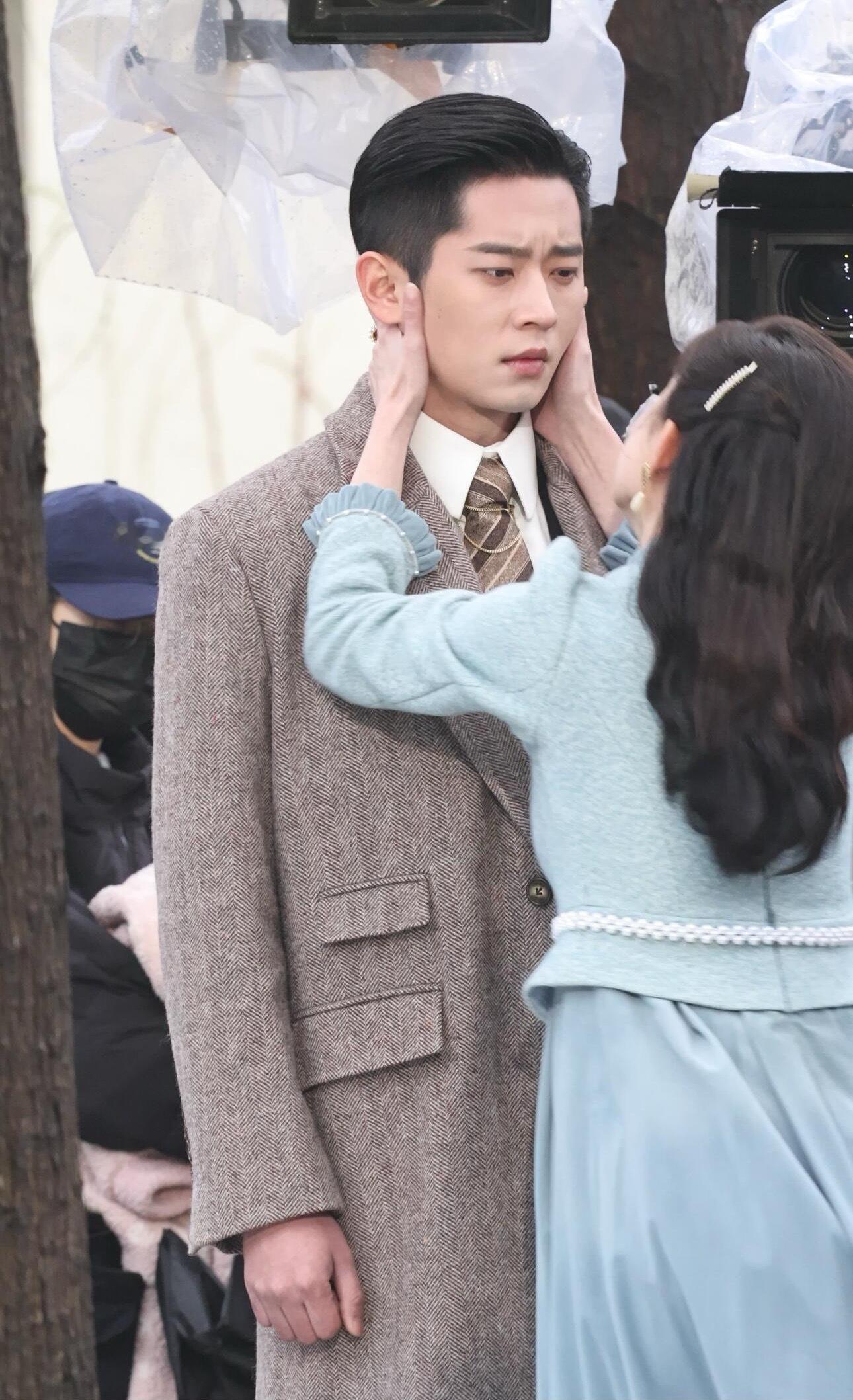 丞磊郭宇欣扇巴掌路透 这一巴掌扇得又虐又带感，爱恨直接写在脸上，民国虐恋果然还是