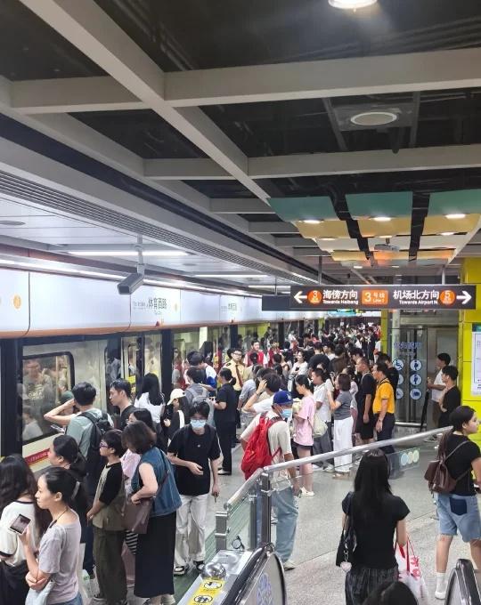 广州3号线果然是名不虚传啊
广州 广州地铁 广州三号线 下班挤地铁 拥挤的地铁高