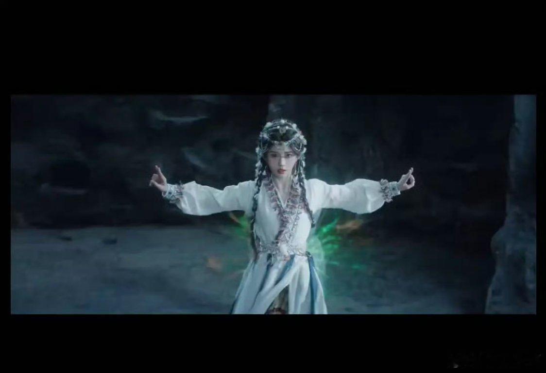 第一次发现鞠婧祎胳膊这么短 