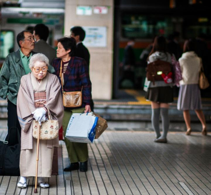 日本其实是一个不该崛起的国家，日本历史上就是中国藩属国的地位，按理充其量也就是个