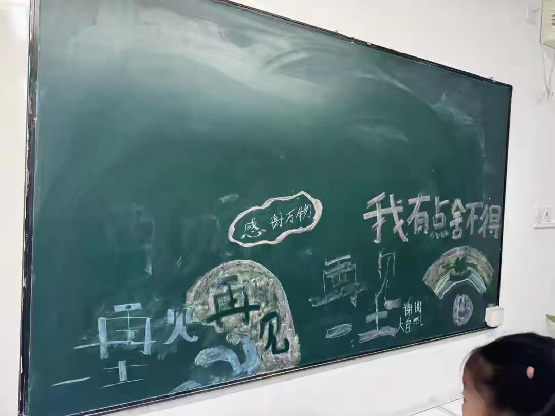 “明星学校”倒在年关：当镁光灯熄灭，谁还牵着那群孩子的手

1️⃣ 12月29日