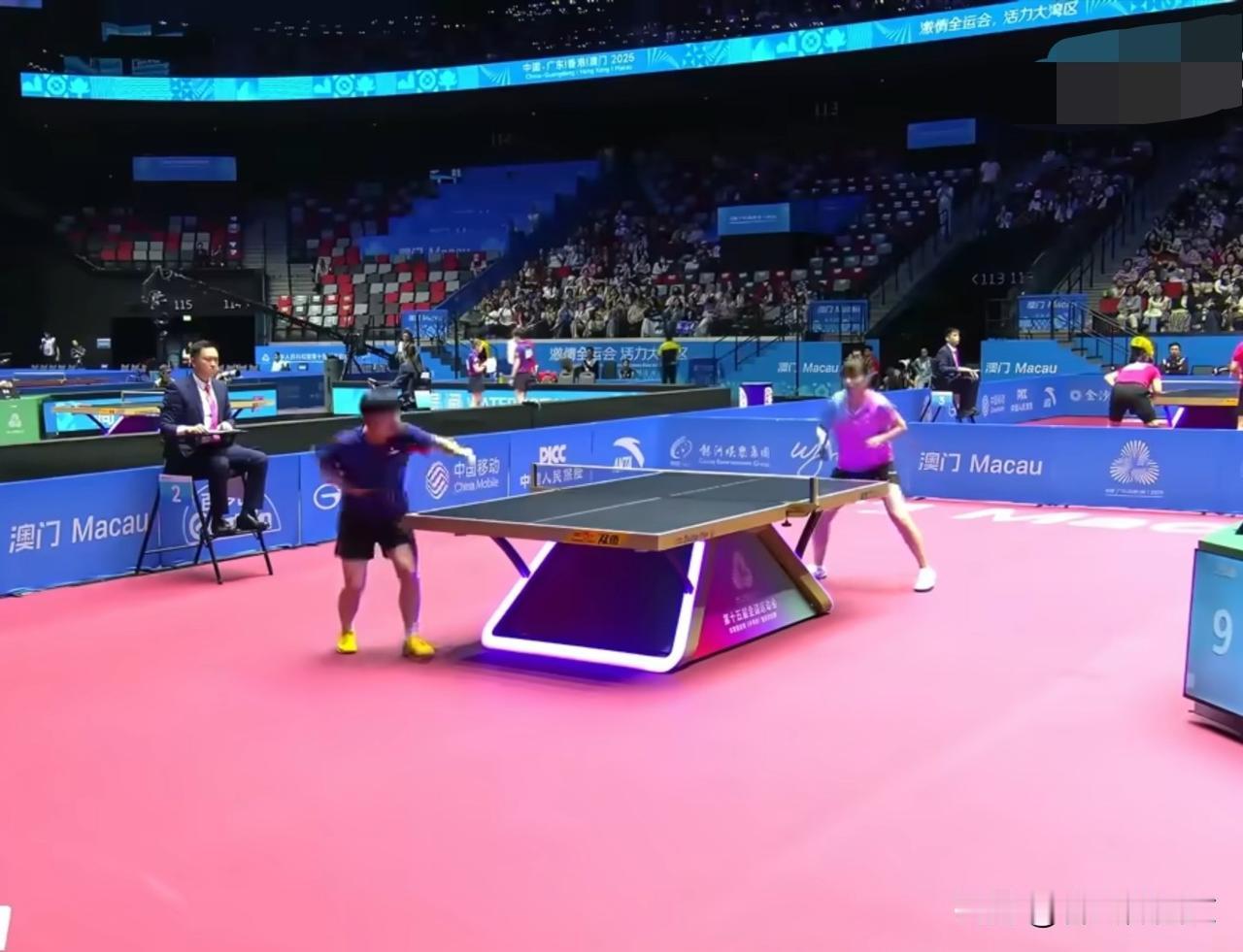 孙颖莎在2025全国运动会乒乓球女单1/16决赛中以4比0战胜了天津队的刘炜珊，