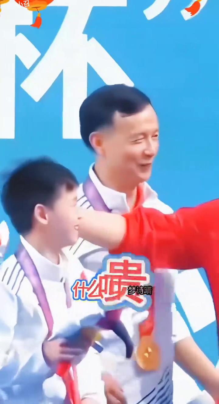 梦诗晴。
万万没想到，一个16岁的小姑娘竟成了那么多人生命里的贵人。什么叫贵人？