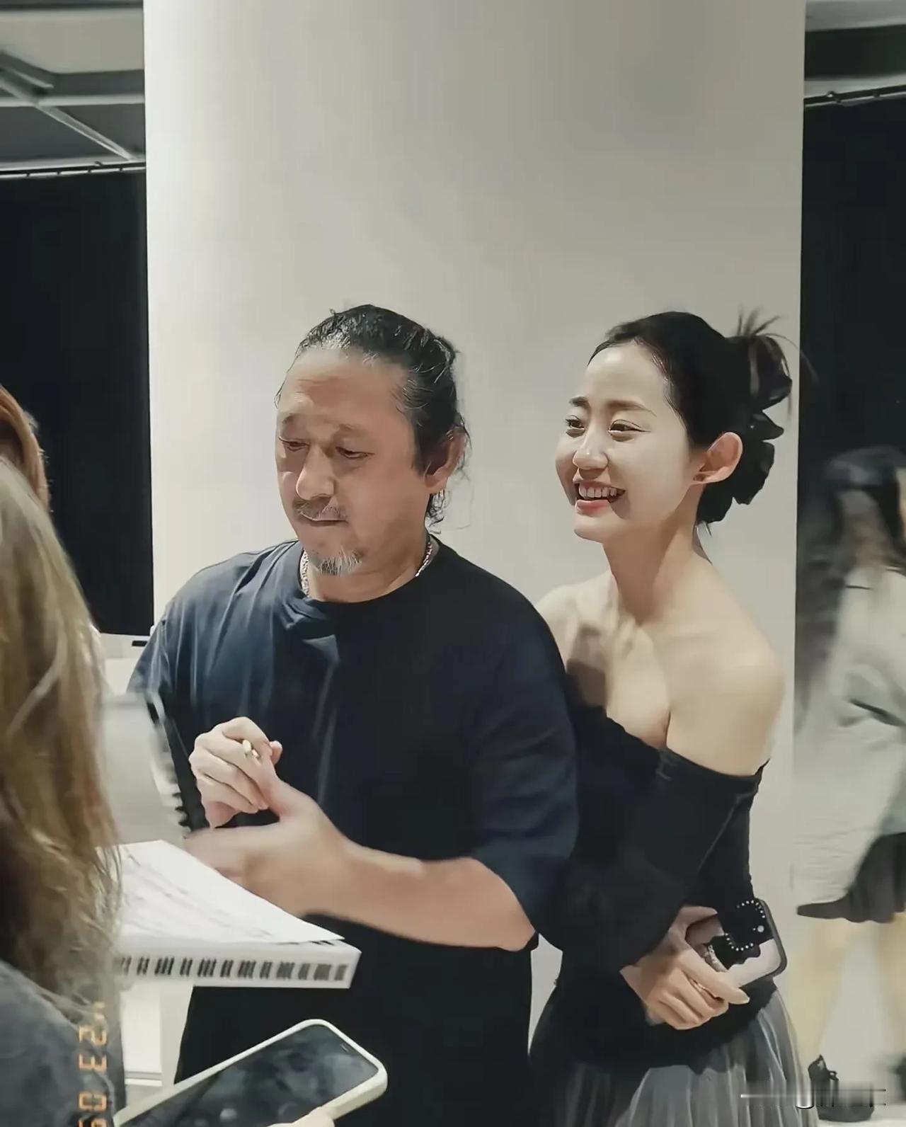 很多人说万千惠的父母是大学教授，但问题是哪怕她父母是大学教授也撑不起她在北京大别