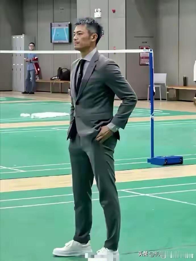 林丹退役五年半了，还能保持这身材，可想而知平时有多自律啊 