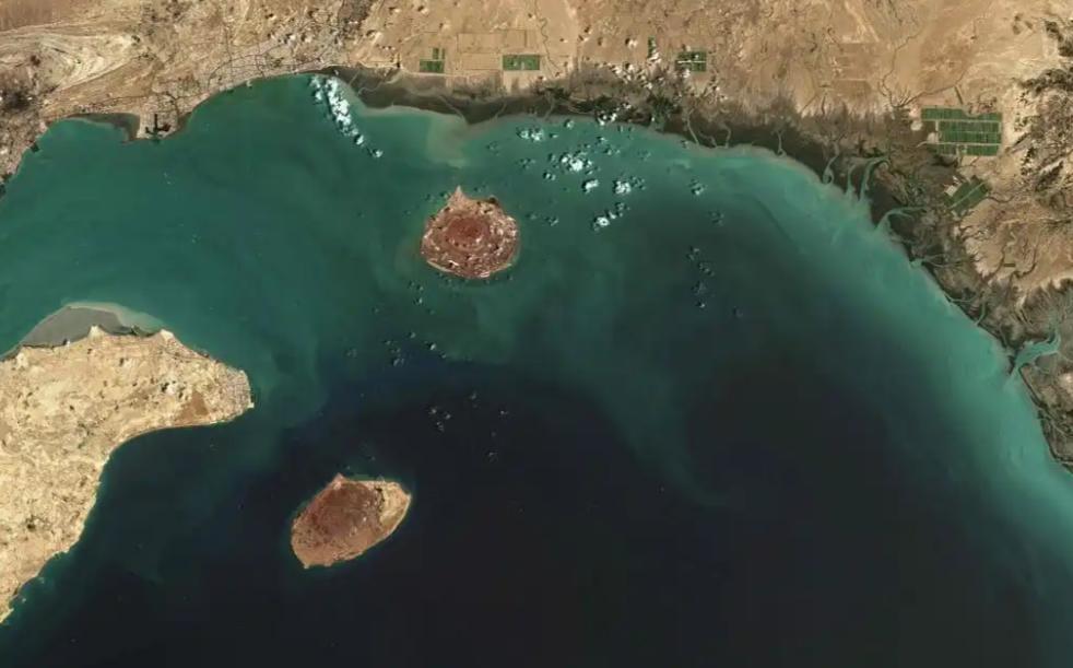 子弹已经上膛！美军海上封锁令正式生效，从这一刻起，任何想进出伊朗港口的船，都要面