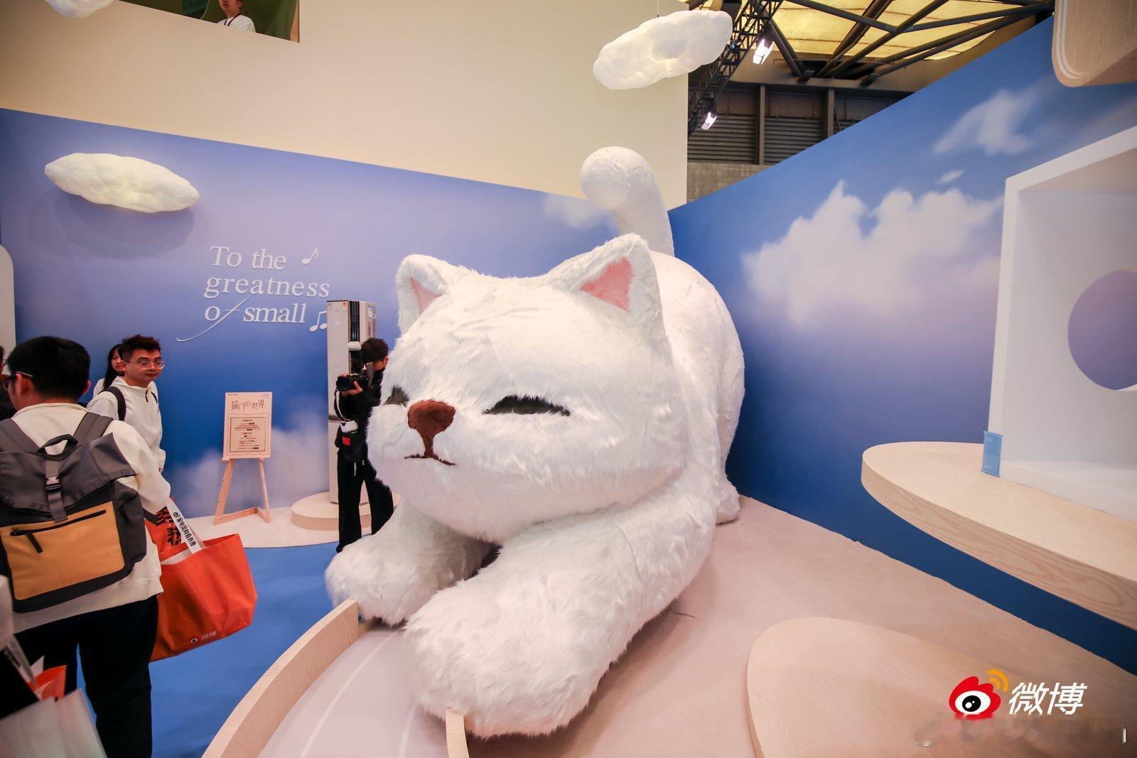 AWE2026上的AI看点  逛 AWE2026 打卡淘宝天猫展台，整体布置很用