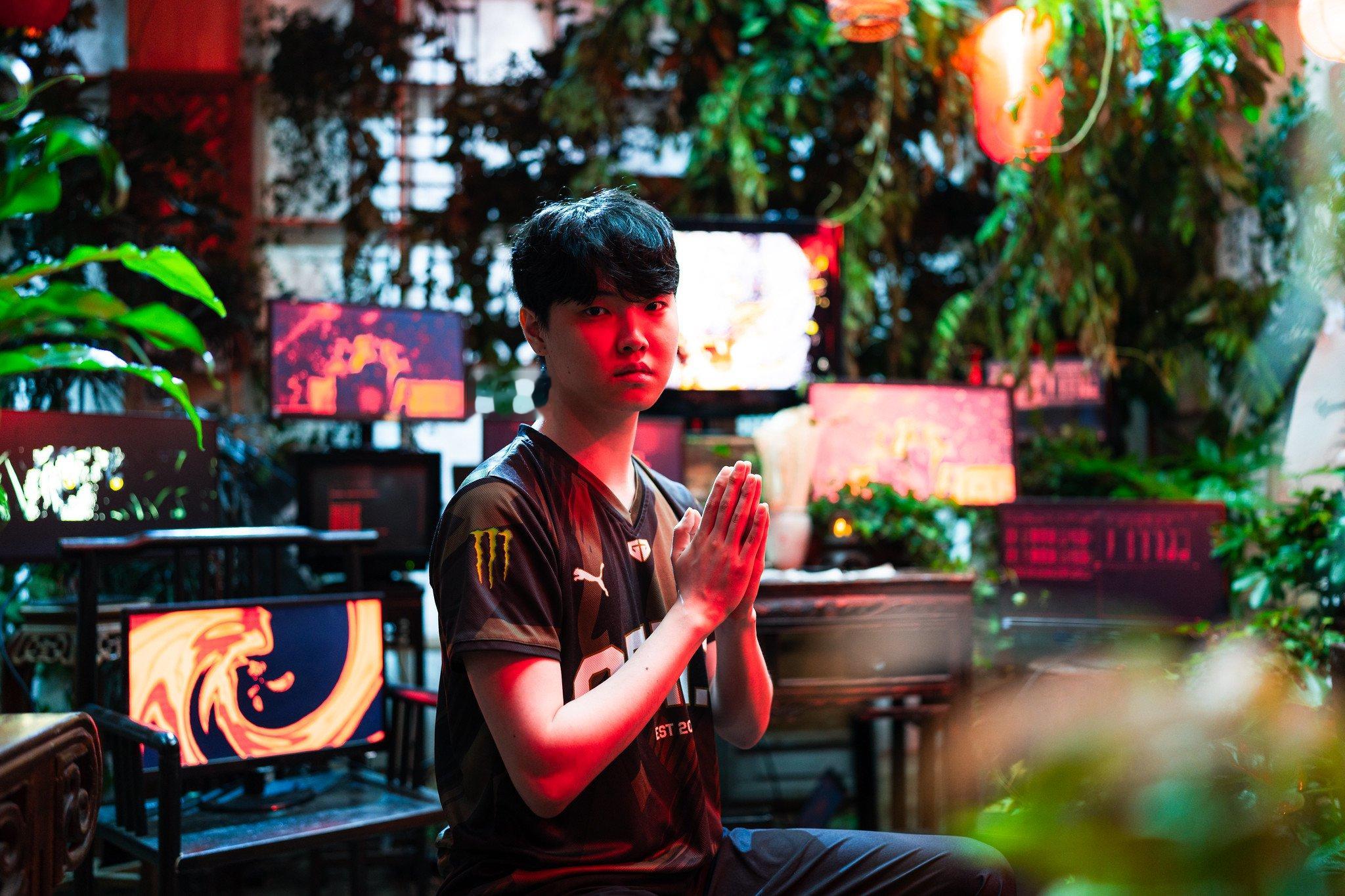#Chovy说期待和knight交手##Chovy说可以赢下TES# Chovy