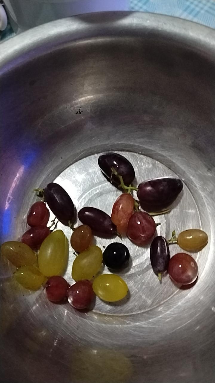 金手指葡萄挺甜呀！