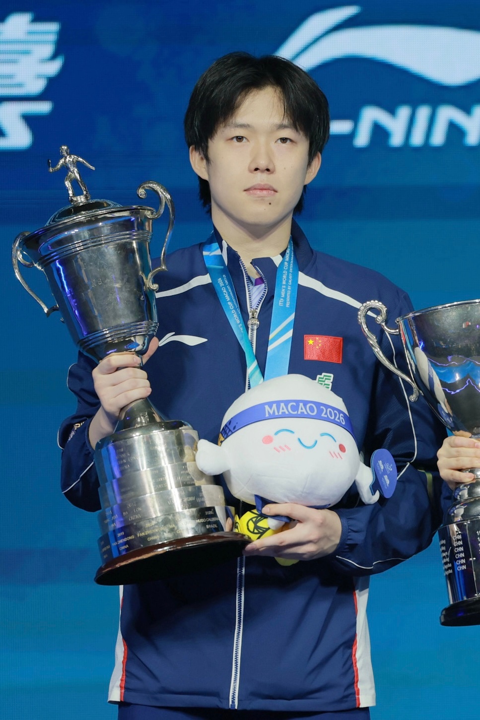 王楚钦 捧杯时刻🏆✨©️中体/乒乓世界 