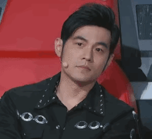 有一个问题：周杰伦在好声音也好几季了吧，周杰伦出道二十年一直都很个性，可是为什么