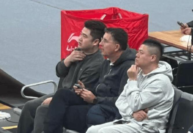 格兰观战新疆比赛，提前适应新球员特点，期待新疆蜕变




新疆迎来好帅，今晚外