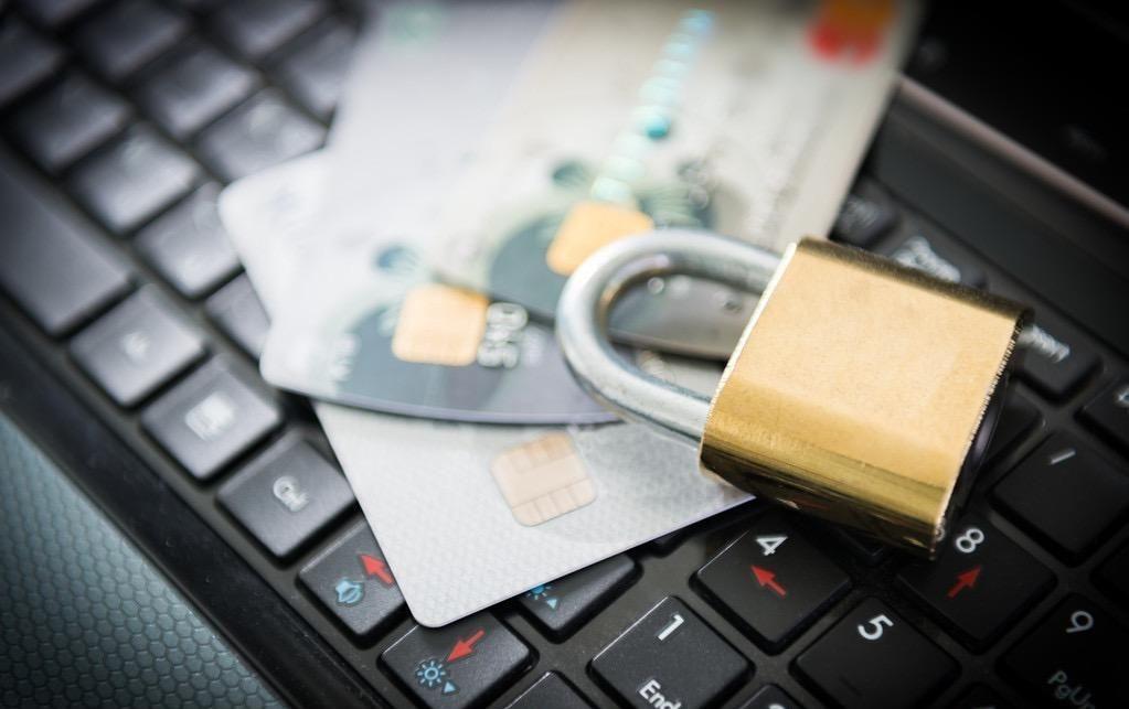 【50万元现金差点被骗！揭秘非法金融App最新套路】近期，非法金融App骗局频发