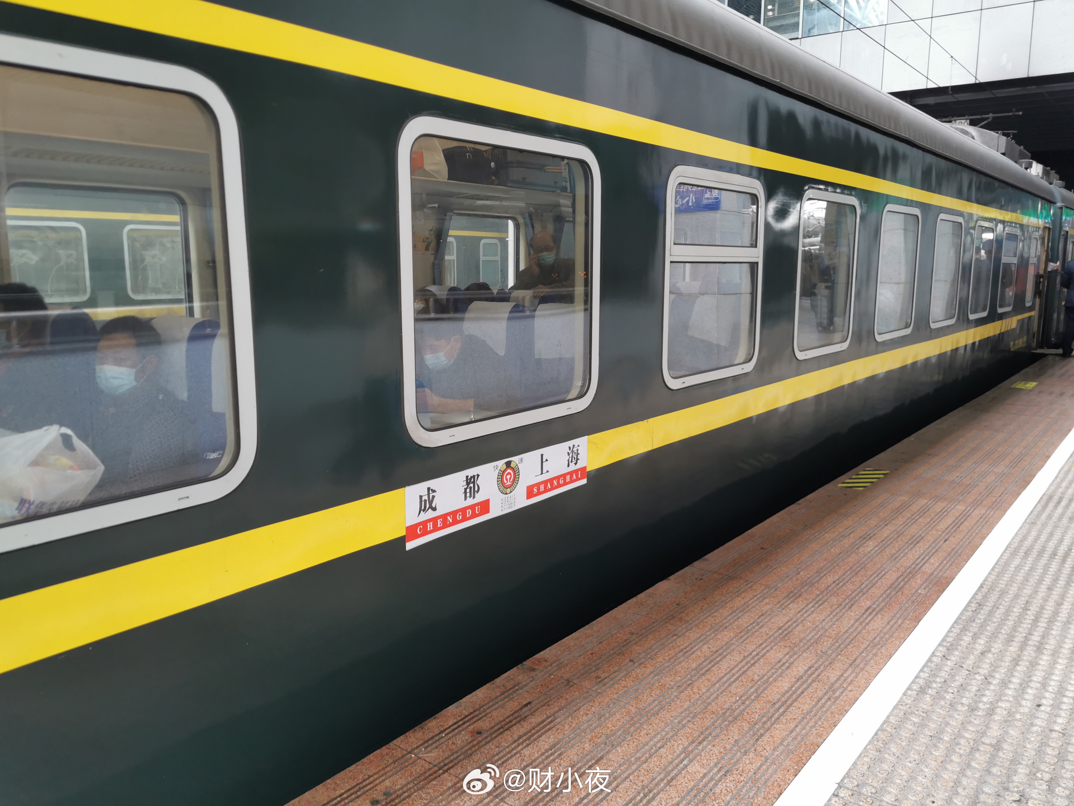 火车让座矛盾的本质，确实是同价不同票。火车让座矛盾本质在于同价不同票花了同样的钱
