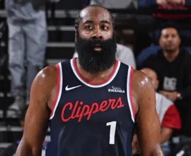 我的评分： 登哥真的燃尽了，单场砍下35+10+10的历史最老后卫，也难取一胜，