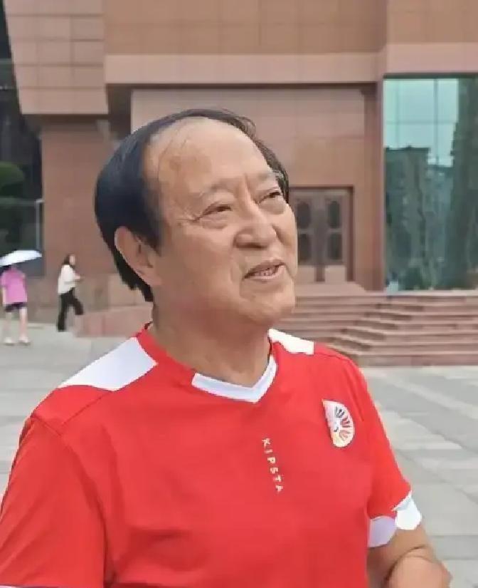 万万没想到，折腾半生、一度倾家荡产的牛群，晚年竟被美国毕业的儿子牛童，
用最朴素