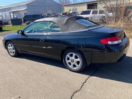 敞篷凯美瑞，还是个3.0V6的，这是2001年在饿迈瑞啃上的牌，说是行驶了十一万