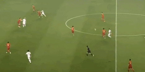 宁愿相信是他菜，也不愿相信他真的是在踢假球。
  回顾18年世界杯世预赛国足主场