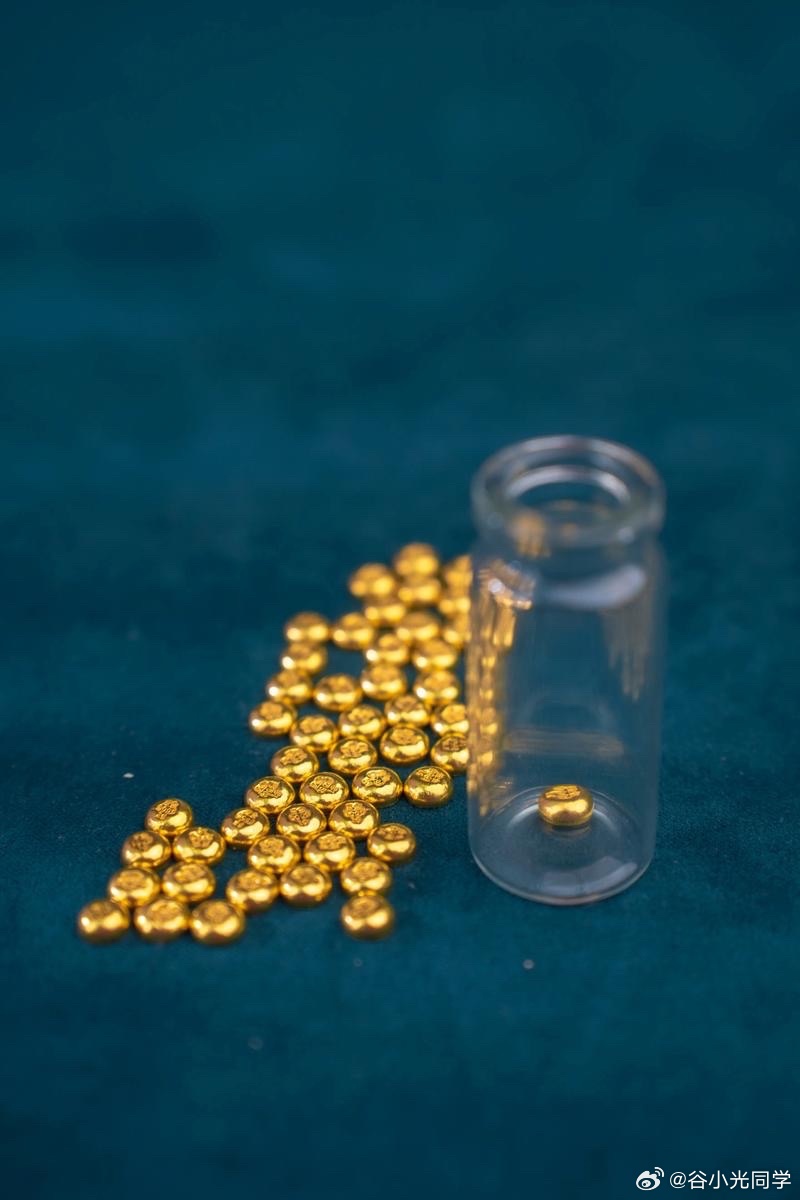 突然对1g黄金没概念了可以是一个小豆子，也可以是一张扑克牌，黄金的延展性还挺好的