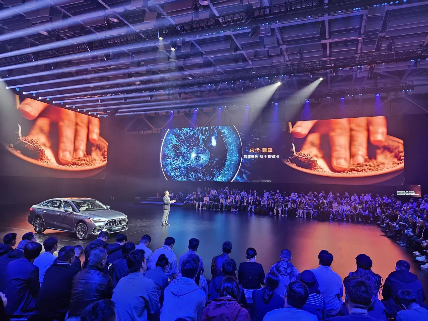 银河发布会每次最刺激的环节是范范发布价格配置，而最舒适写意的环节是听陈大师讲设计