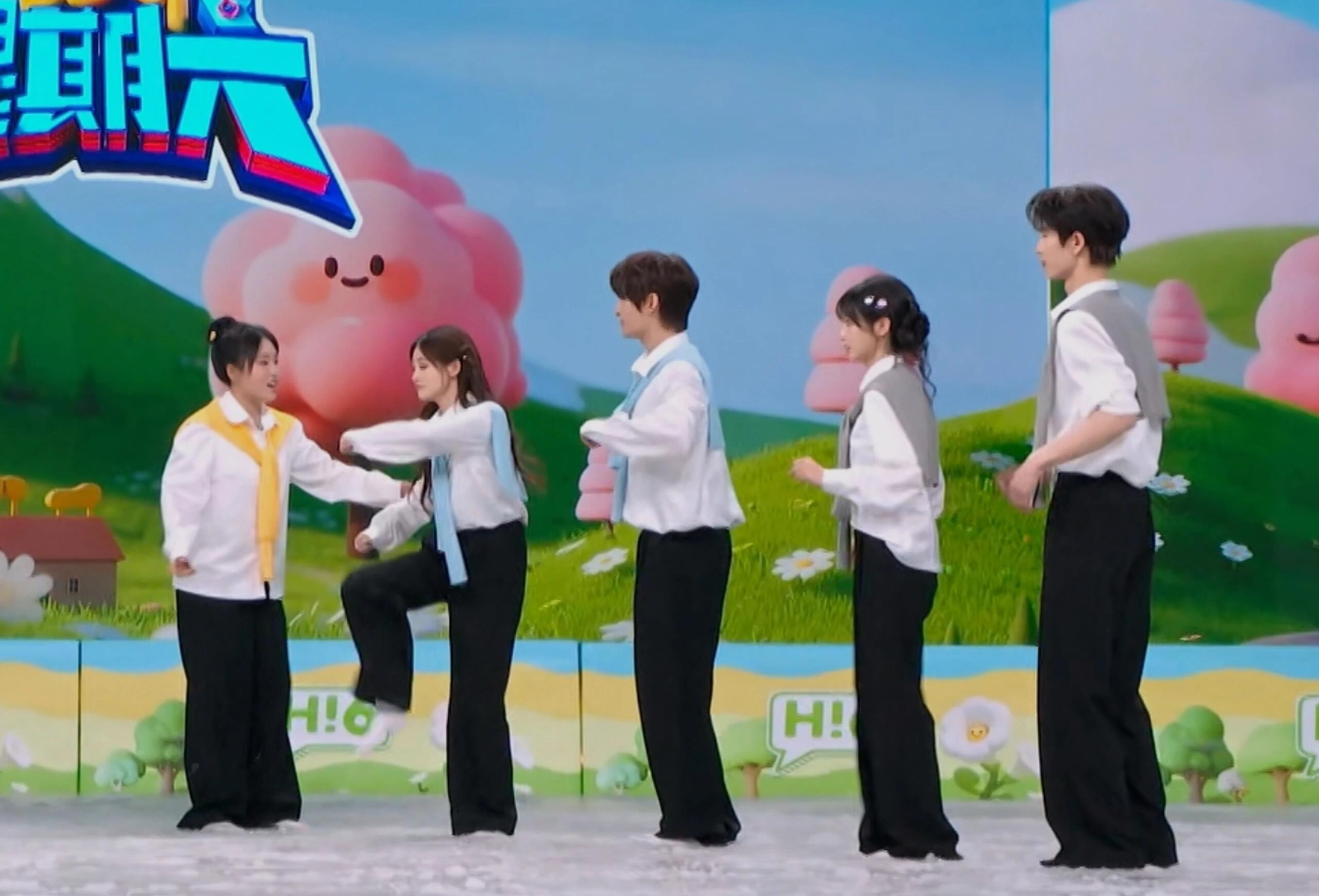 你好星期六谁来懂一下这五个人身高差的好笑程度……这期策划得一般般，这是我为数不多