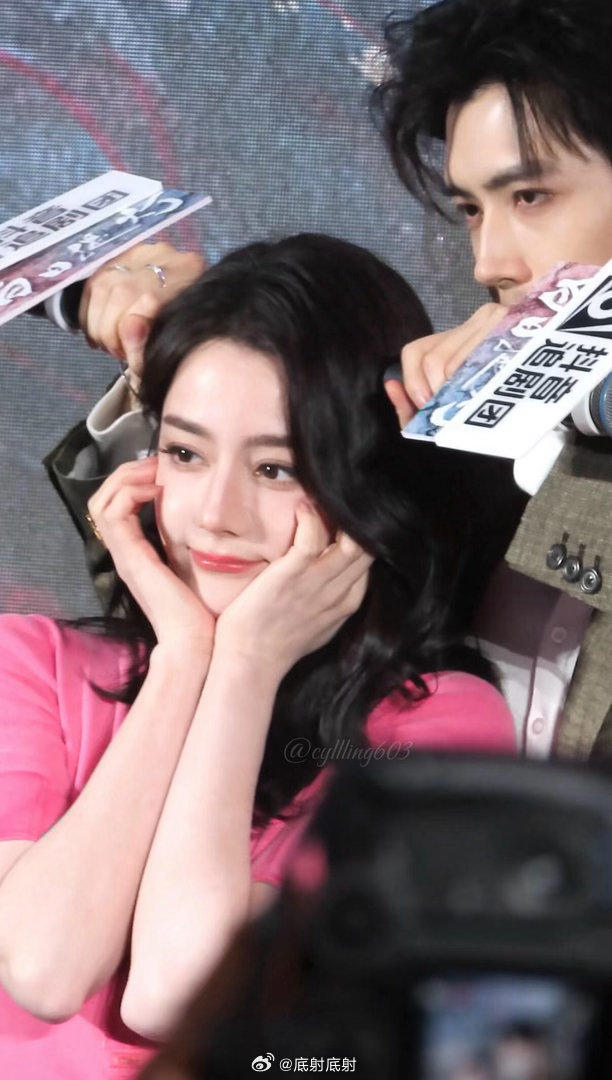 迪丽热巴这嫩足的含金量，不敢想