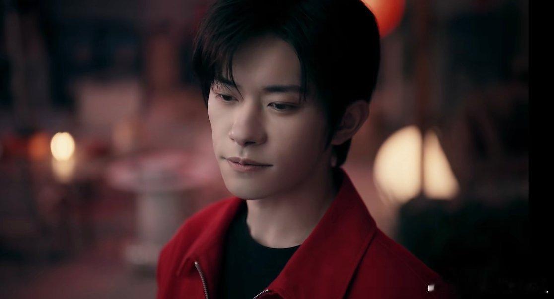 千问送免单卡还不够，还请了易烊千玺当代言人，千问真是会拿捏人心！话说大家的免费奶