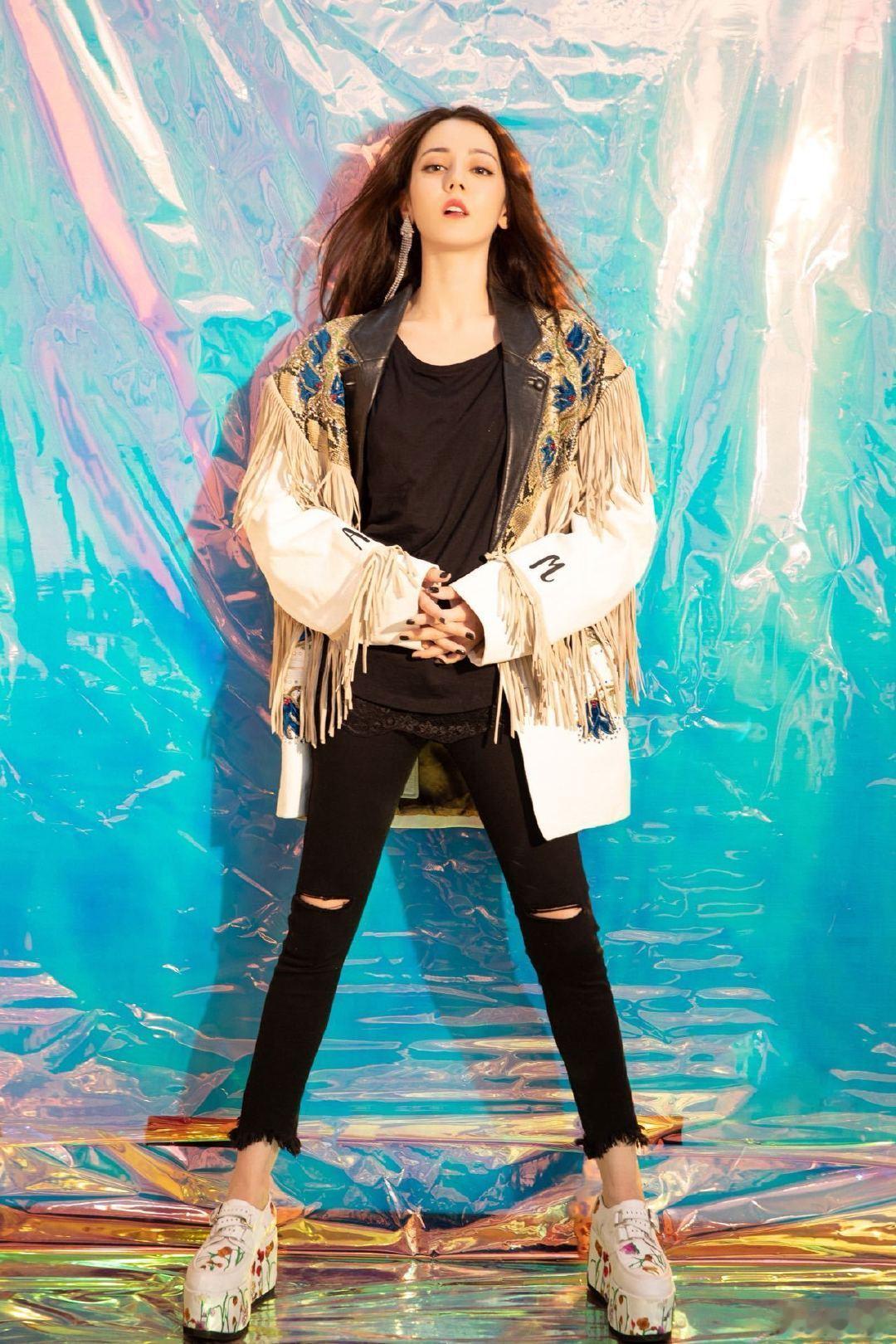 迪丽热巴时隔7年又开见面会谁懂啊，迪丽热巴时隔七年再开见面会，上一次都还是201