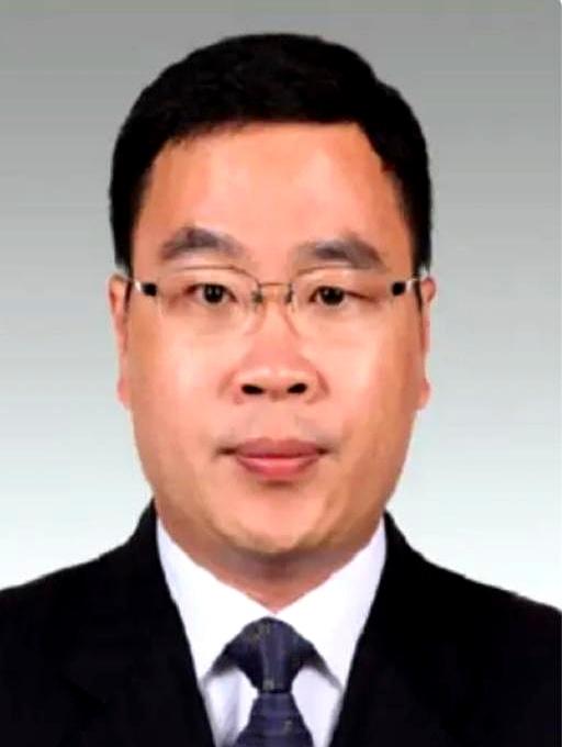 一个“有人说他冤”，就把大家的好奇心勾起来了，这事到底冤不冤？
说白了，原文就这