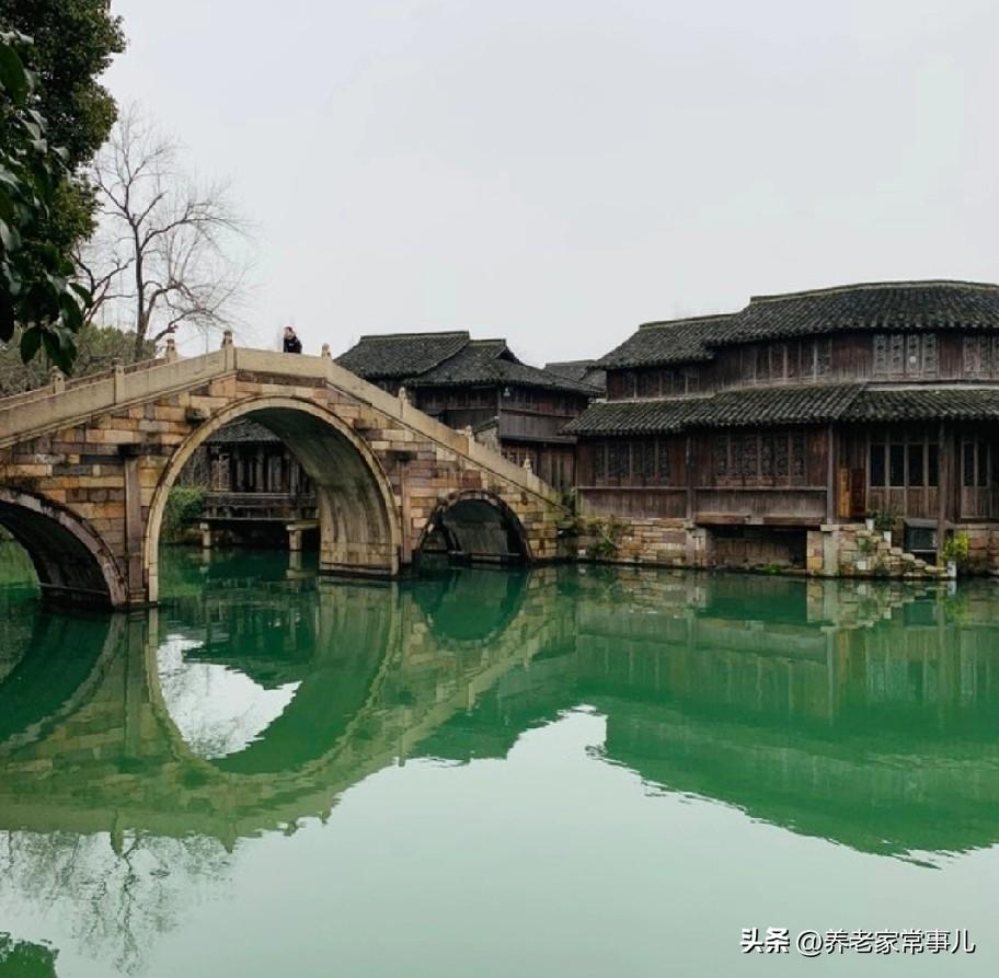 今年最想去乌镇走走。读过木心的故事，一生颠沛波折，守着文字与美学不肯低头，晚年终