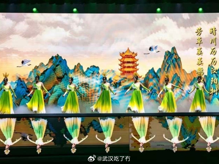 武汉把百年前的钢轨搬上舞台了绝了！武汉这次真的把历史“演”活了。百年前的汉阳造初