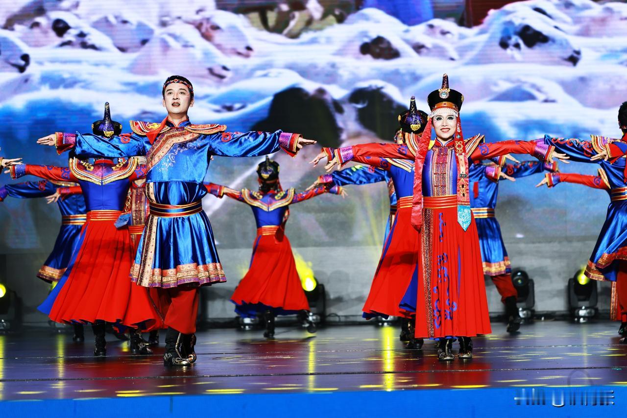 第九届全国职工全健排舞大赛精彩瞬间（7）张景义摄影
        （工人日报记