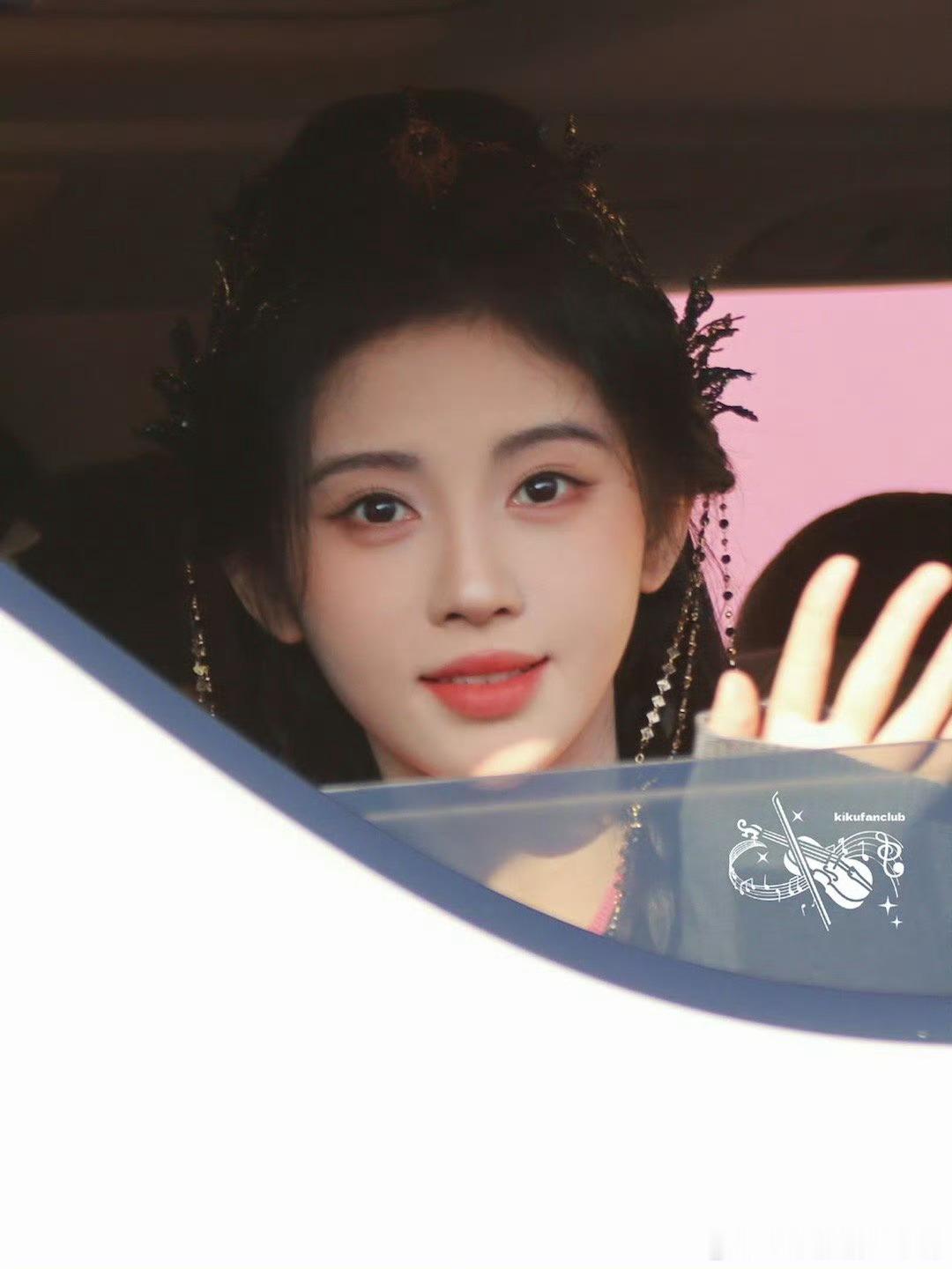 鞠婧祎月鳞绮纪出妆 鞠婧祎在新剧月鳞绮纪中的出妆造型好美啊啊 啊！！妆容和服装设