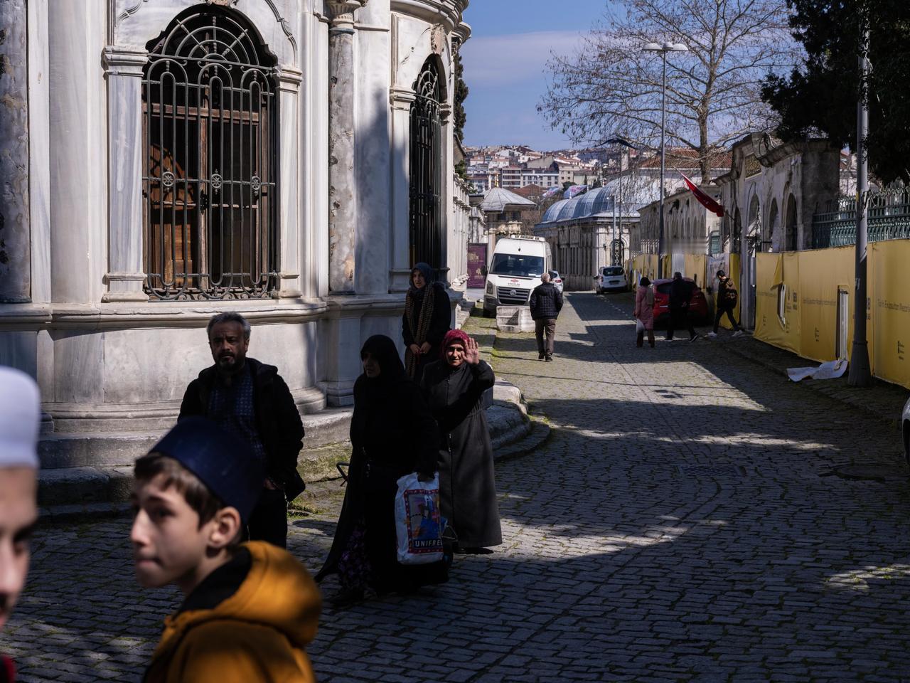今日感想二：一生活在土耳其的动物是幸福的；二无论晴天雨天，伊斯坦布尔都是色彩斑斓