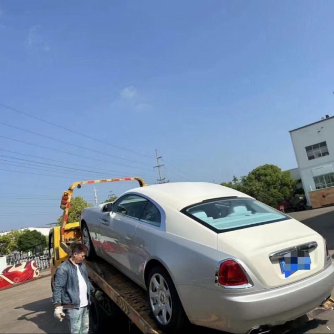 劳斯莱斯魅影，这颜色真好看。 ​​​