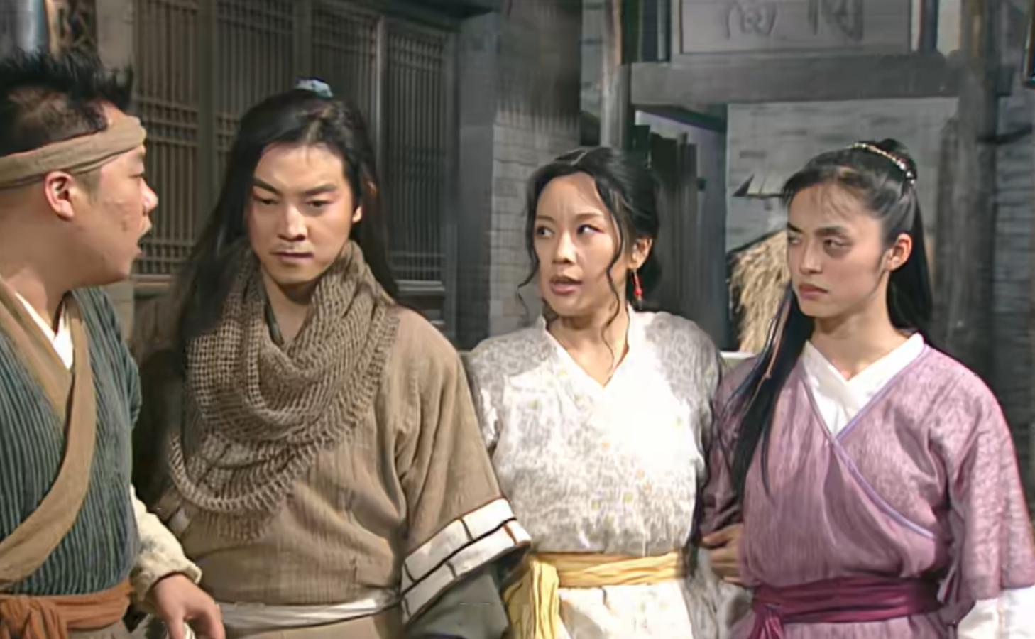 《我为湘玉存大钱》第74集李大嘴为了帮秀才忙，要给小六拍一掌，早早的就在门口等了