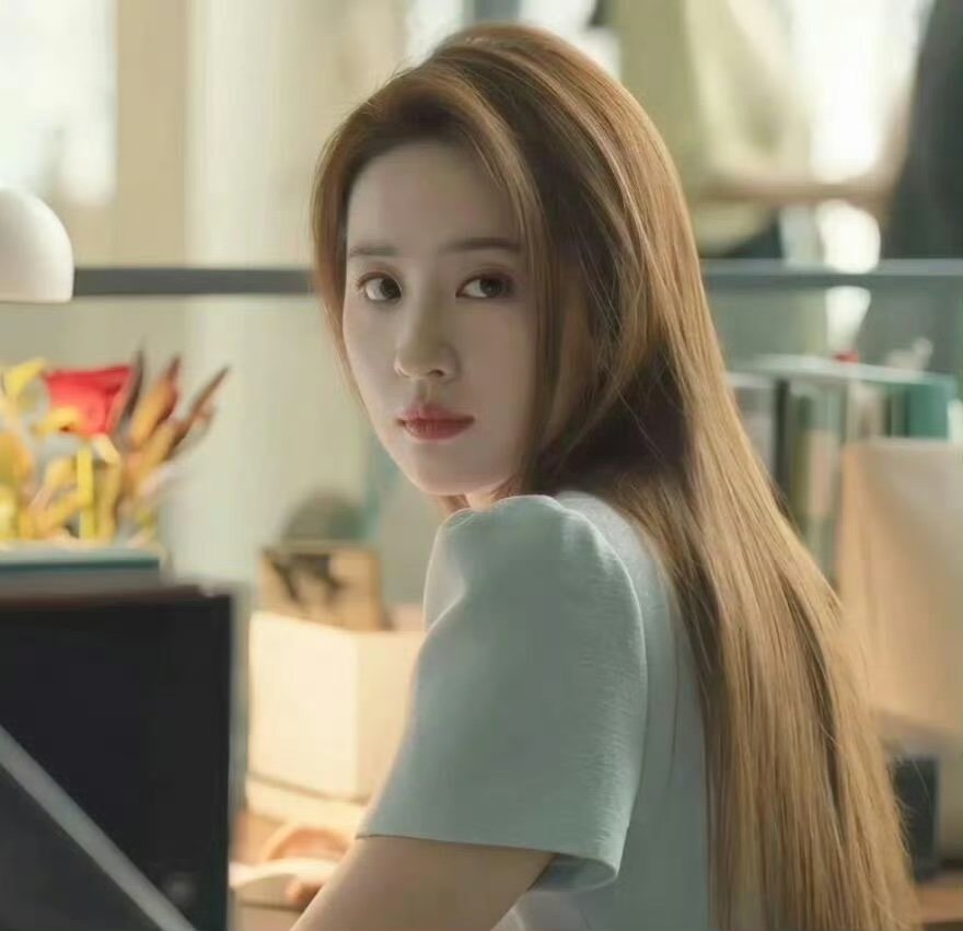 刘亦菲本人该美成什么样刘亦菲最接近本人的一张图啊啊啊啊啊到底本人得多美啊 