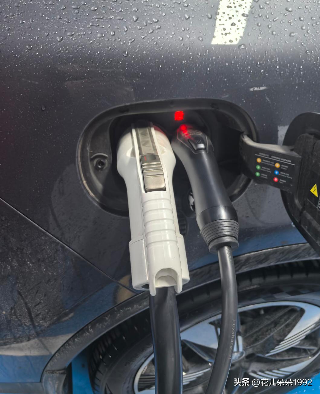 双枪充电是这样的吗😅😅😅
从来没试过 大家都说双枪充电 闲的没事干就折腾 