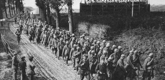 二战时战俘集体枪决，为什么不敢反抗？回来的老兵说出了三个原因
在漫长的战争历史长