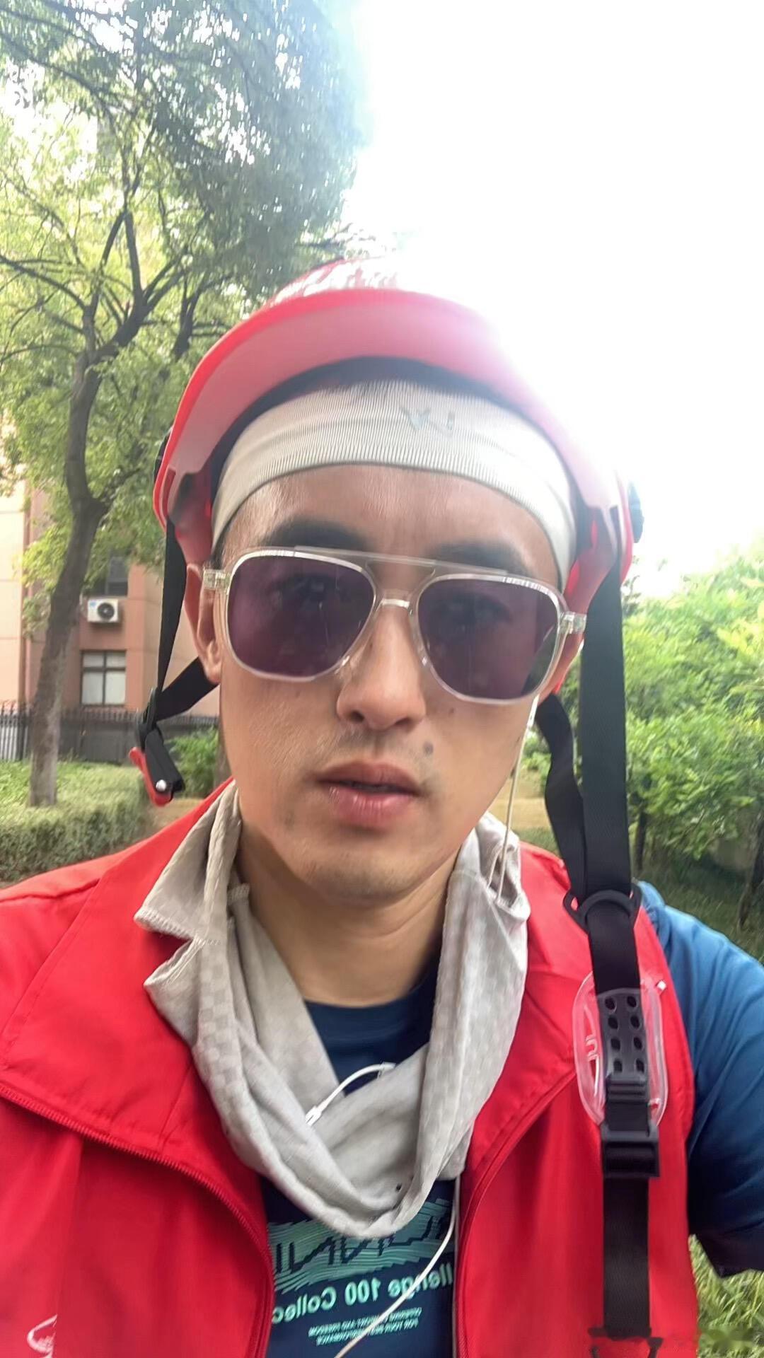 一个出道 41 天的新人小哥 