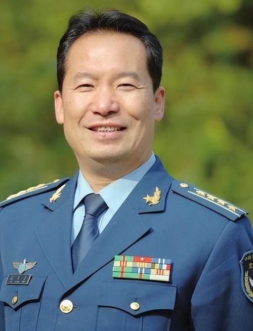 1987年，飞行员徐勇凌驾驶一架歼-6战机，因听错指令撞上长机，坠毁在深山老林，