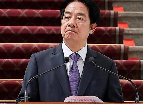 最大的台独分子，再也藏不住尾巴，终于露出来了肮脏的脑袋！

原来，最大的台独分子